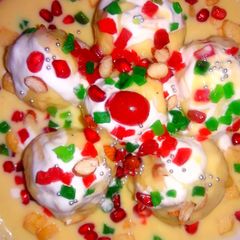 A picture of Snowballs custard pudding.