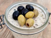 Une photo de tartinade olive