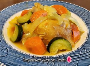 Una foto de Pollo con verduras en salsa de soya🌺