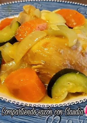 Una foto de Pollo con verduras en salsa de soya🌺