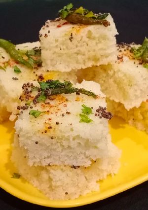 A picture of Rava dhokla.