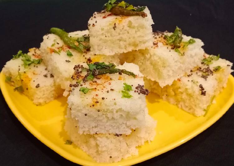 Rava dhokla