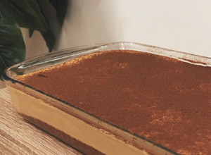 صورة لوصفة كيكة شوكولاته بخليط الكريم كراميل 🥮