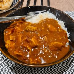 A picture of Chicken tikka masala.
