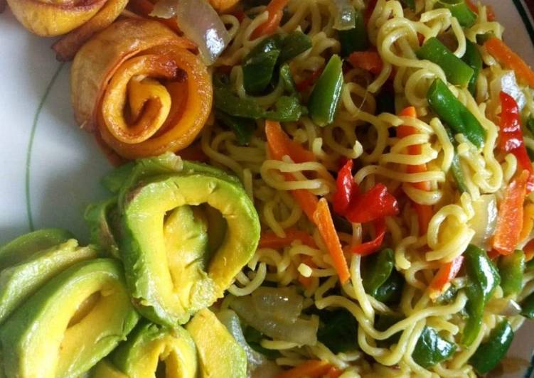 Recipe of Perfect Noddles with avacado and fried plantain