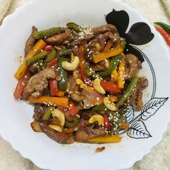 A picture of Chicken Veggie Stir Fry with Cashewnuts.
