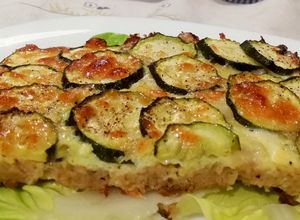 Foto di Pizza di Carne con Zucchine e Scamorza Affumicata