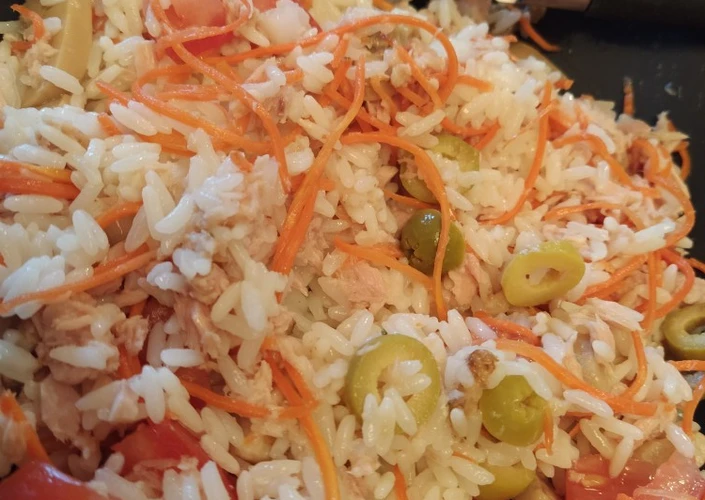 Pasos sencillos para Preparar  🥗 Ensalada fresca de arroz y atún