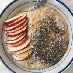 A picture of Buttery cinnamon oats with nectarine slices.