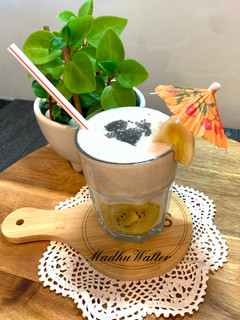 कीवी फ्रूट, बनाना, चिया सीड्स मिल्क शेक (Kiwi Fruit, Banana, Chia Seeds Milkshake)… रेसिपी मुख्य फोटो
