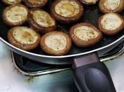 A picture of garlic buttered