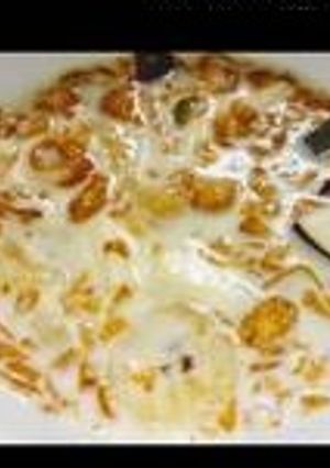 A picture of Fruits custard cornflakes.