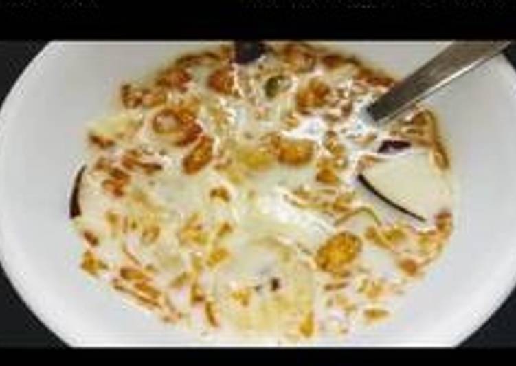 Fruits custard cornflakes