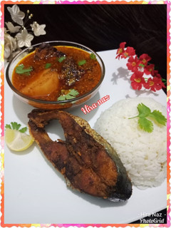 A picture of Fish ka salan with boil rice and fry fish.