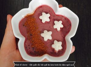 Hình của món Sinh tố cherry-việt quất rắc bột quế - cho bé ăn dặm.