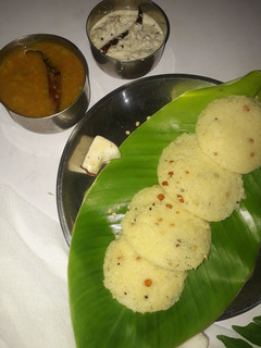 रवा इडली (rava idli recipe in Hindi) रेसिपी मुख्य फोटो