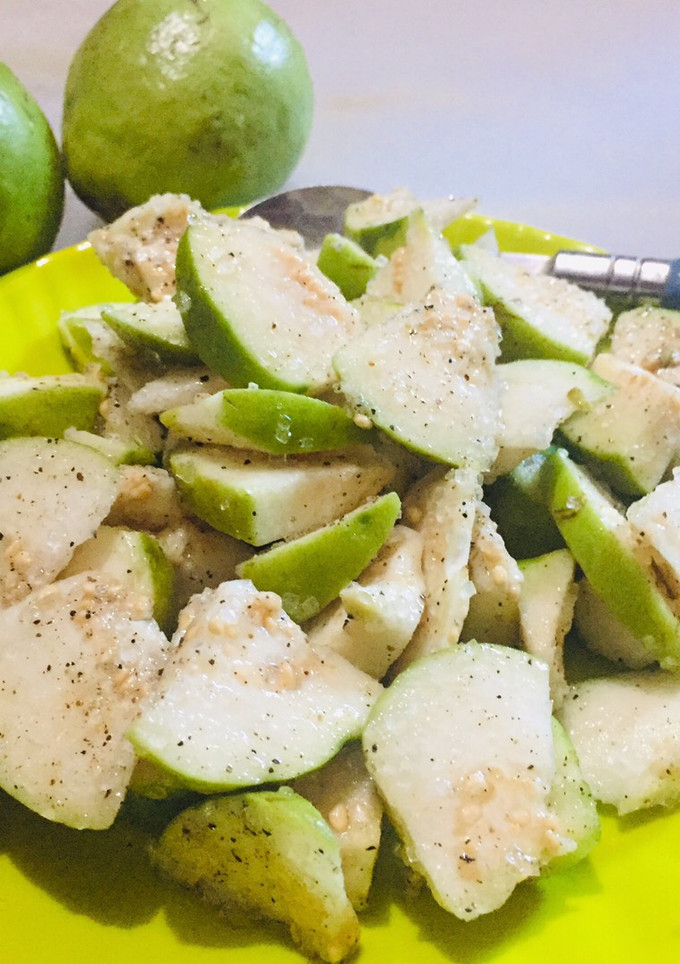 A picture of Guava salad.
