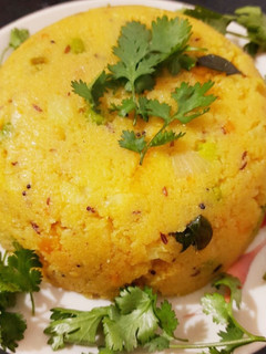 વેજ રવા ઉપમા (Veg Rava Upma Recipe In Gujarati) રેસીપી મુખ્ય ફોટો