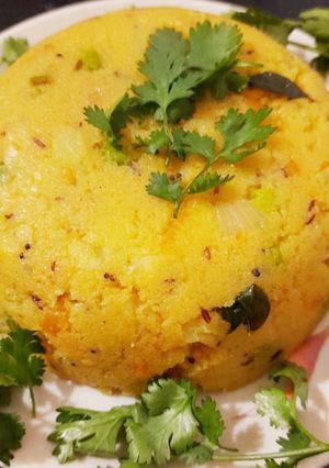 વેજ રવા ઉપમા (Veg Rava Upma Recipe In Gujarati) રેસીપી મુખ્ય ફોટો