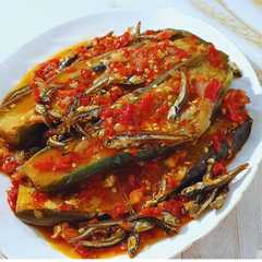 A picture of Terong balado teri.