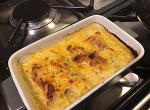 Une photo de Gratins de jeunes endives au jambon cru sauce cajun et deux fromages