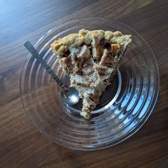 A picture of Apple Cinnamon Pie.
