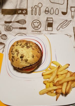 Une photo de Buns maison (steak soja sauce roquefort)