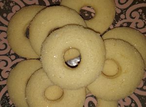 Una foto de Galletas "Aros de Limón"🍋 🍋🍋