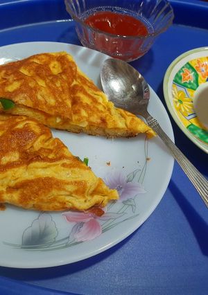 A picture of Omelette sandwich.