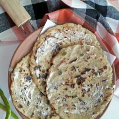 A picture of Taandlaache Thaalipeeth (Savoury Rice Flour Flatbread).