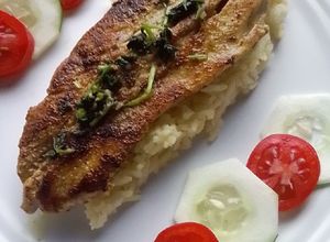 Una foto de Filete de pescado con mantequilla de ajo