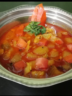 દૂધી ટામેટાં નું શાક (Dudhi Tomato Shak Recipe In Gujarati) રેસીપી મુખ્ય ફોટો
