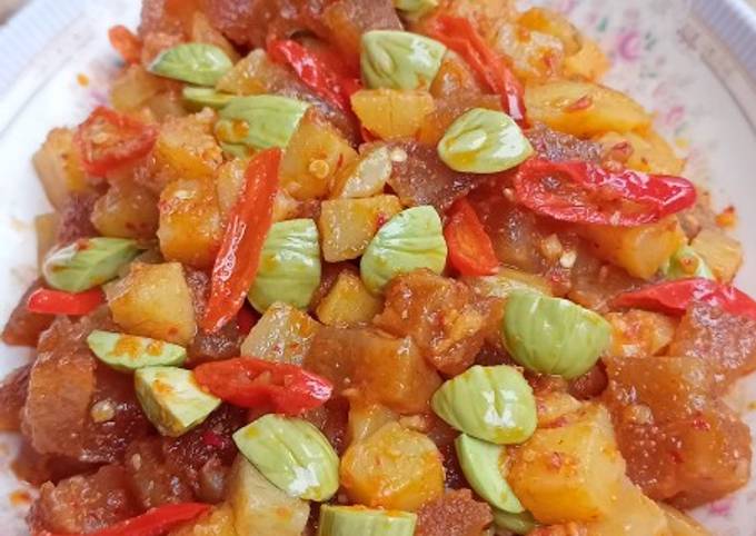 Bagaimana Membuat Sambel Goreng Kentang Krecek, Bikin Ngiler