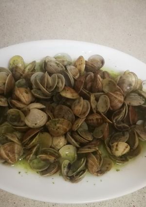 Una foto de Almejas en salsa verde
