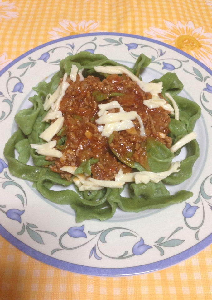 Una foto de Pappardelle de Espinaca Con Salsa Roja!