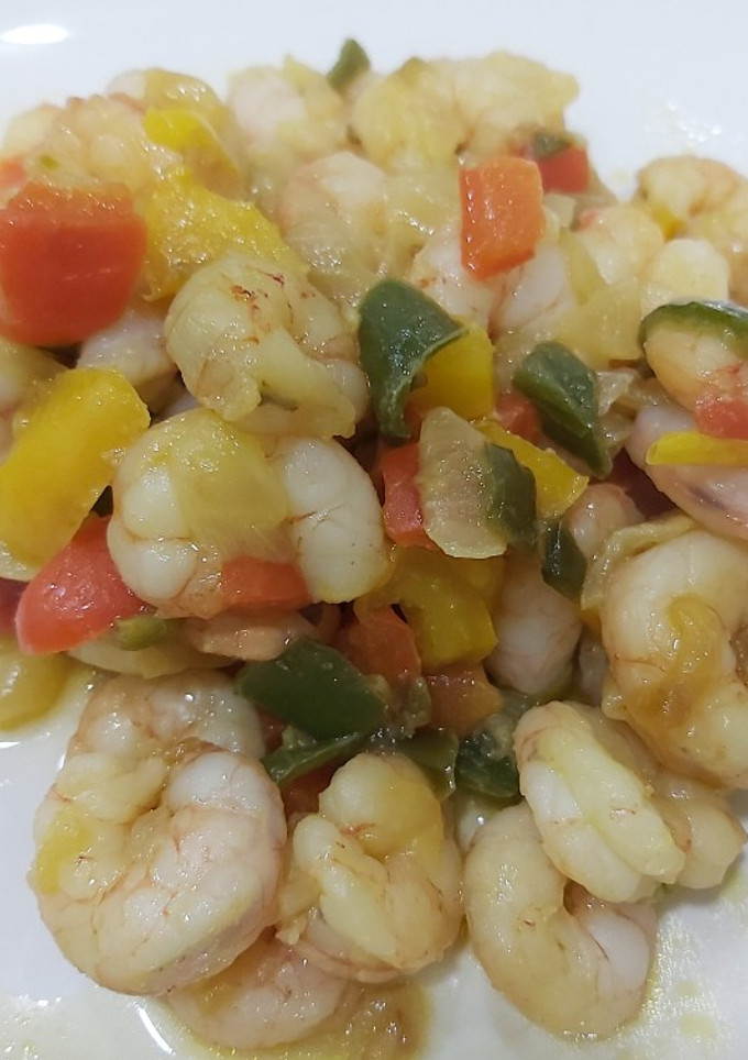 Una foto de Gambas con pimientos de colores🦐🦐🌶