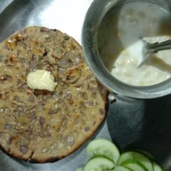 Pyaj ki roti in tandoor A picture of Pyaj ki roti in tandoor.