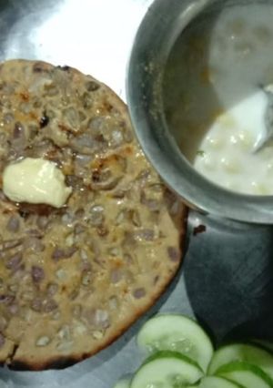 A picture of Pyaj ki roti in tandoor.