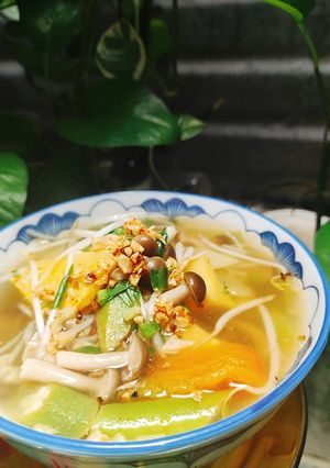 Hình của món Canh chua nấm linh chi nâu.