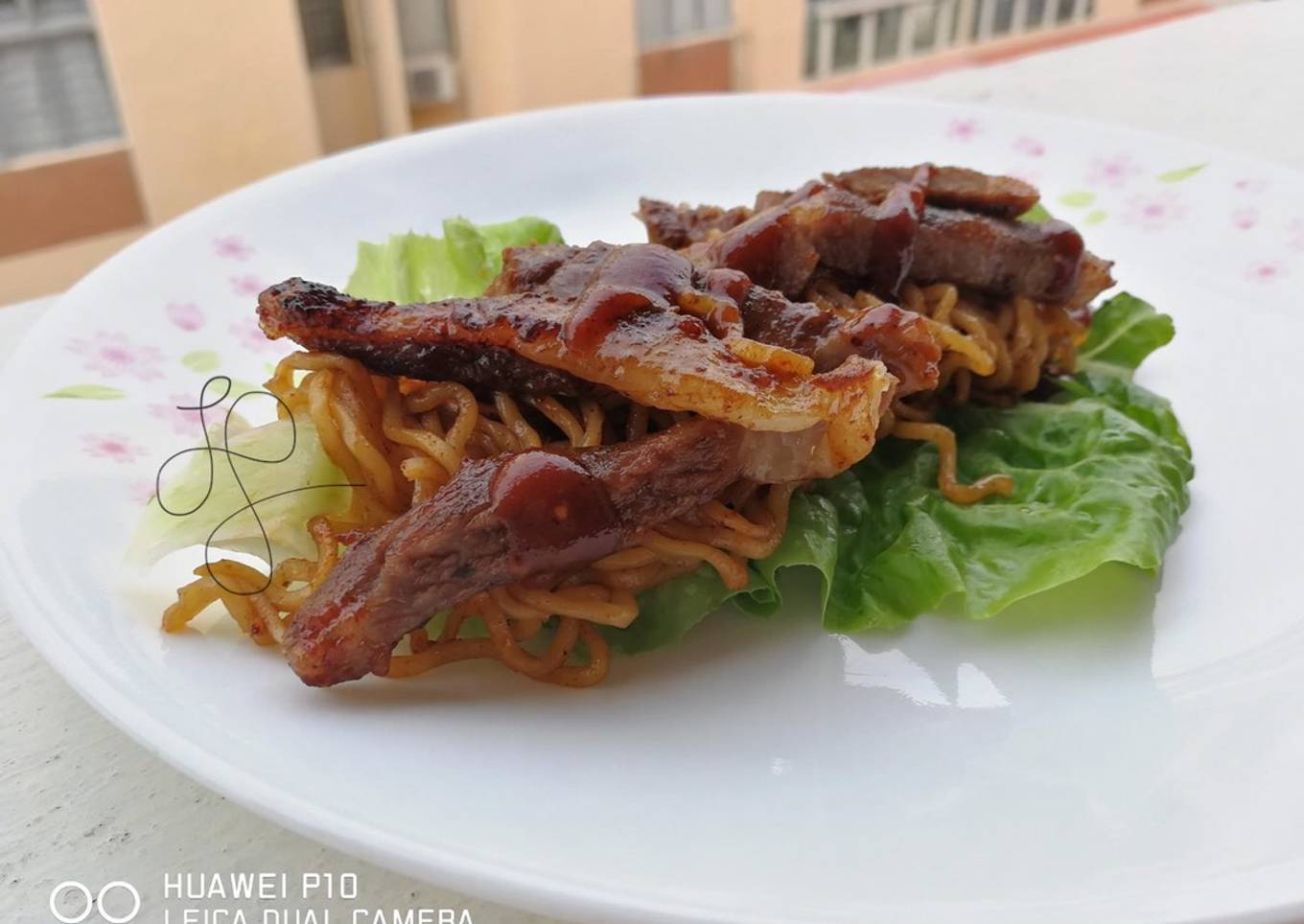 Fried Noodle With Baked BBQ Lamb