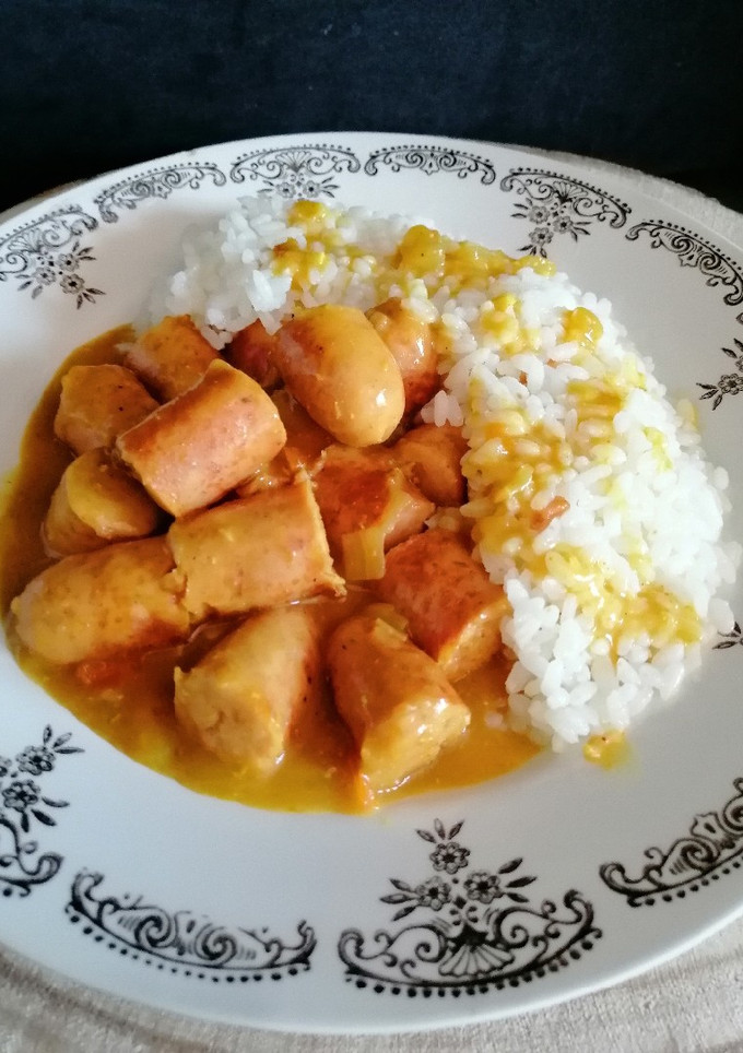 Una foto de Salchichas frescas al curry