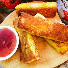 A picture of Pizza Roll ups.