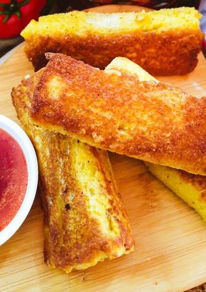 A picture of Pizza Roll ups.