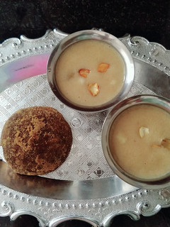 கருப்பட்டி உளுந்தங்கஞ்சி (Karuppatti ulunthankanji recipe in tamil) செய்முறை முக்கிய புகைப்படம்