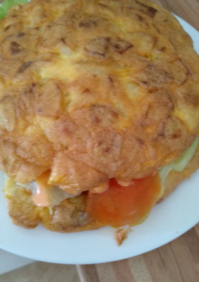 Una foto de Tortilla de papa rellena