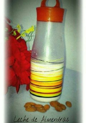Una foto de Leche de Almendras casera