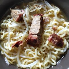A picture of Instant Noodle.