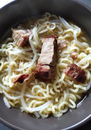 A picture of Instant Noodle.