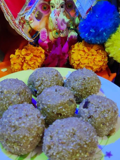 ચૂરમા નાં લાડુ (Churma Ladoo Recipe In Gujarati) રેસીપી મુખ્ય ફોટો