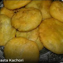 A picture of Khasta kachori.